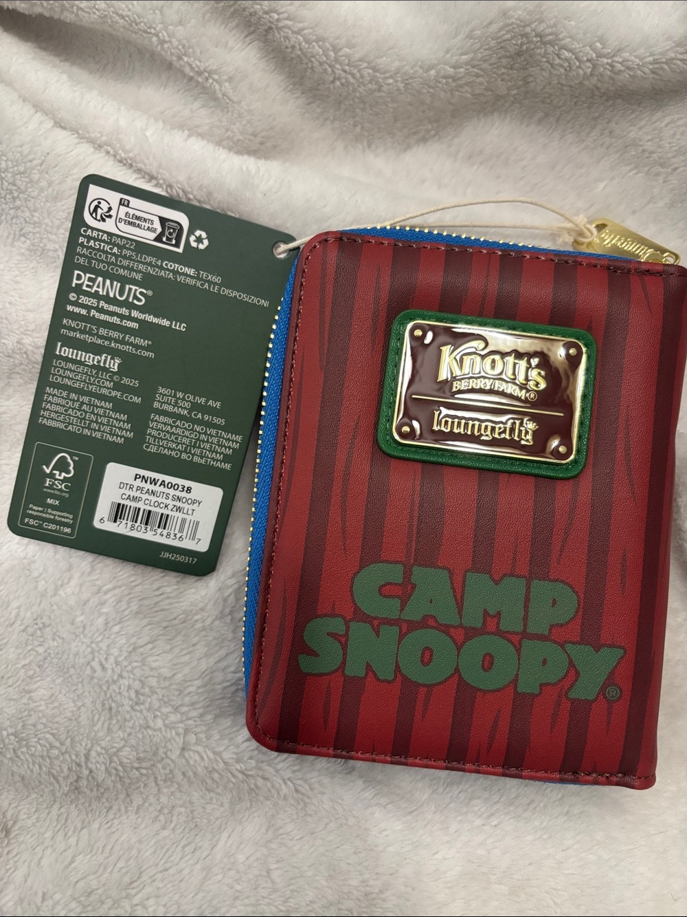 Loungefly Red & Green Camp Snoopy Knott's Berry Farm Zip Wallet - Picture 2 of 3